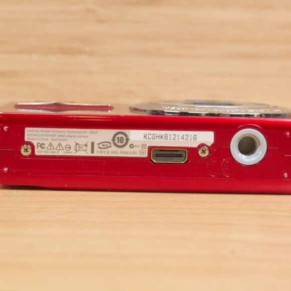 Kodak Easyshare M863 8.2 MP Digital Camera, with 3xOptical Zoom (Red) - Picture 6 of 8